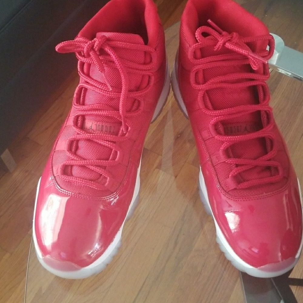 Jordan 11 retro holiday 2017